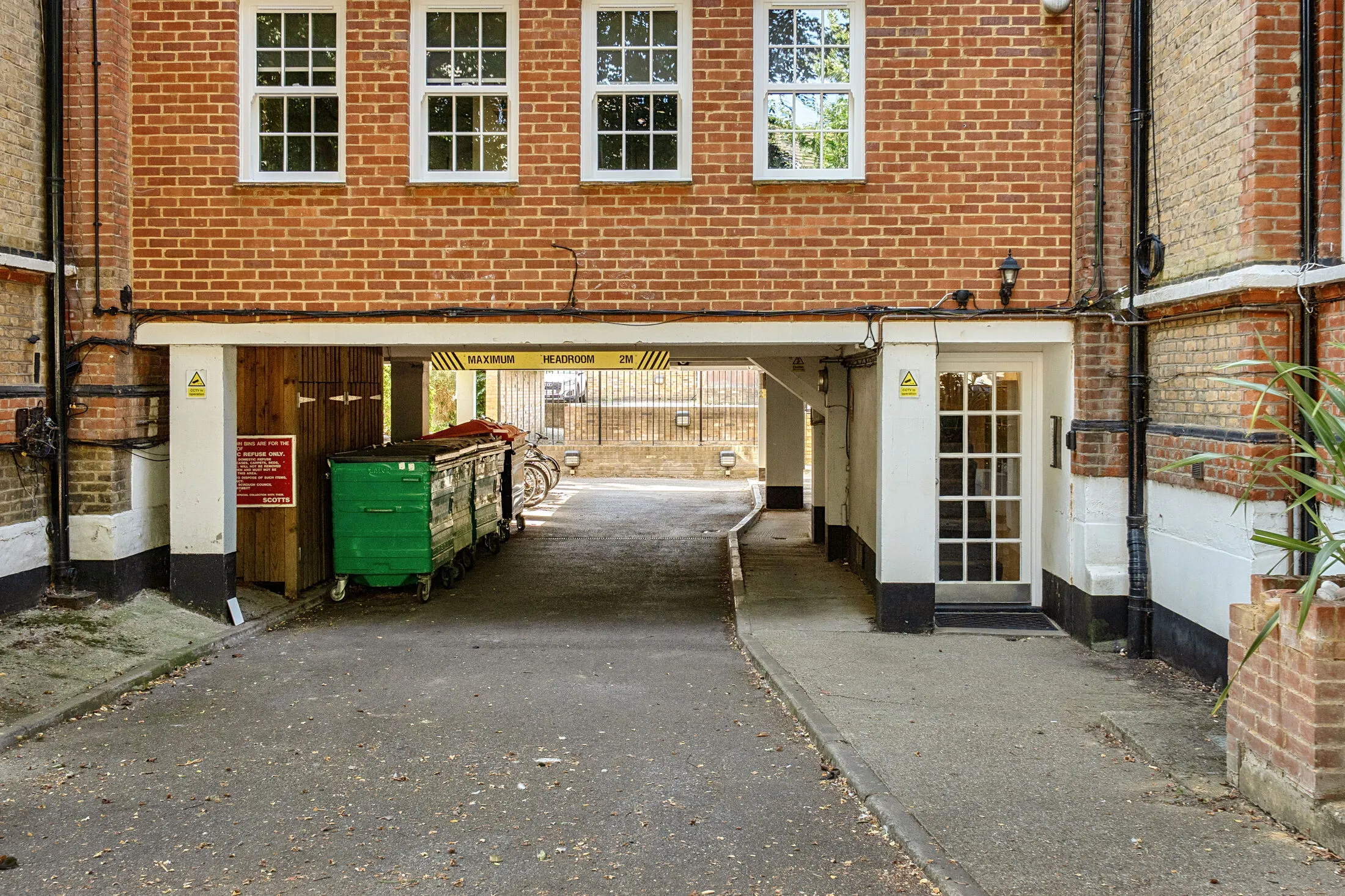 Flat Cedar Mews in Greater London