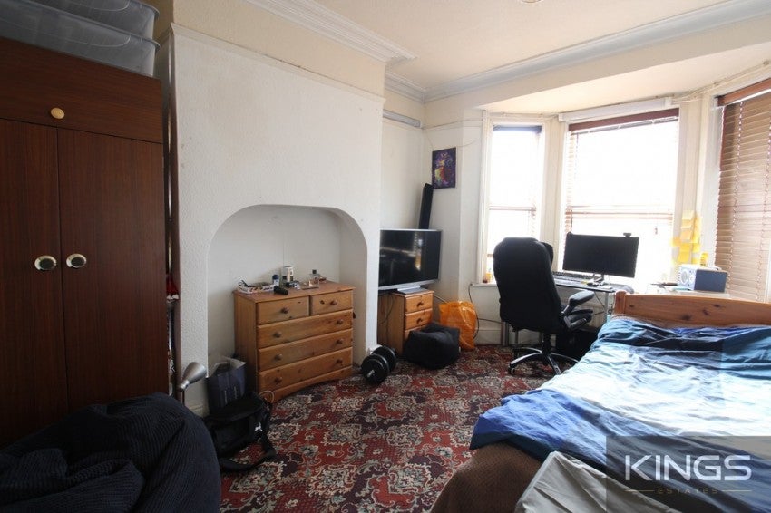 Flat Sirdar Road in Southampton