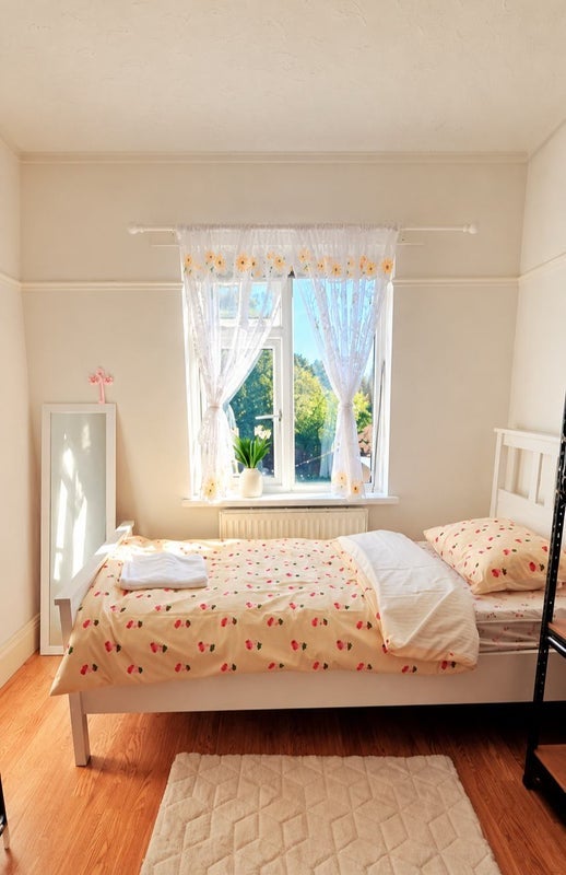 Room Cupfields Avenue in Sandwell