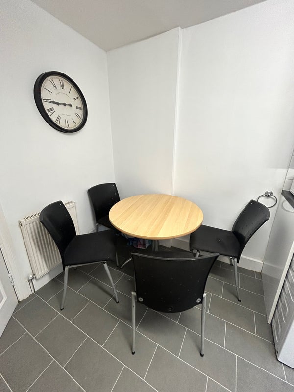 Room Fontarabia Road in Greater London