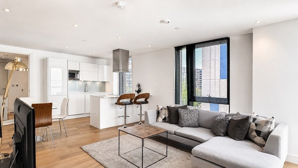Flat Salamanca Place in Greater London