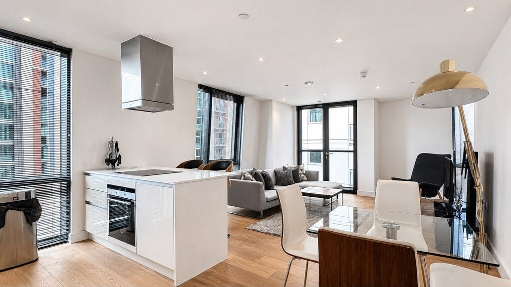 Flat Salamanca Place in Greater London