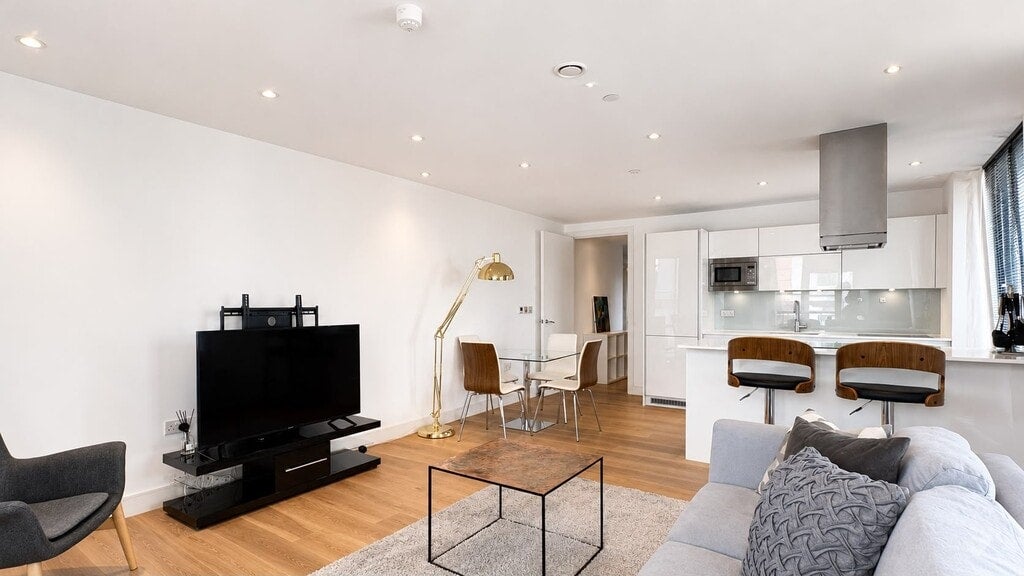 Flat Salamanca Place in Greater London