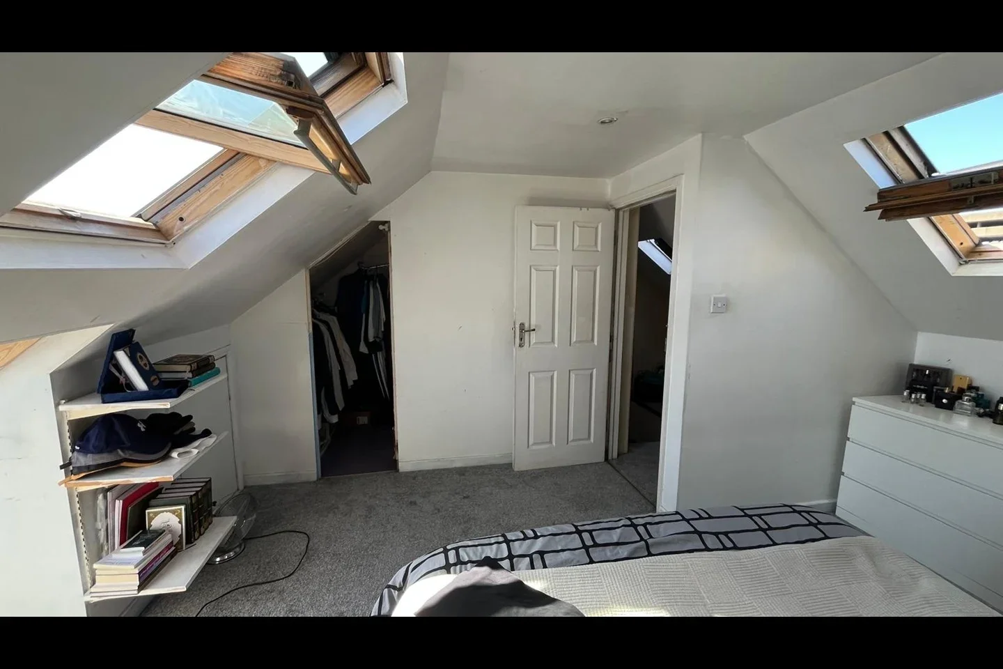 Room Burlington Road in Greater London