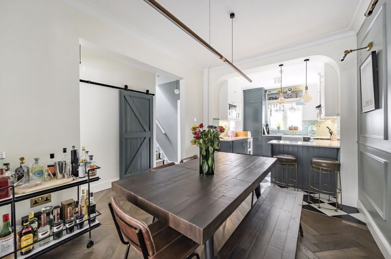 House Rowena Crescent in Greater London