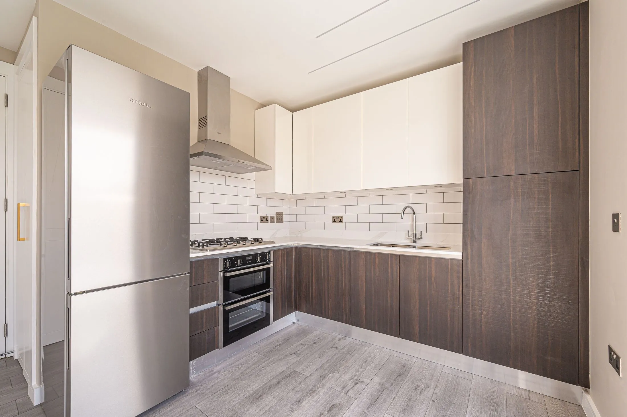 Flat Gresham Gardens in Greater London