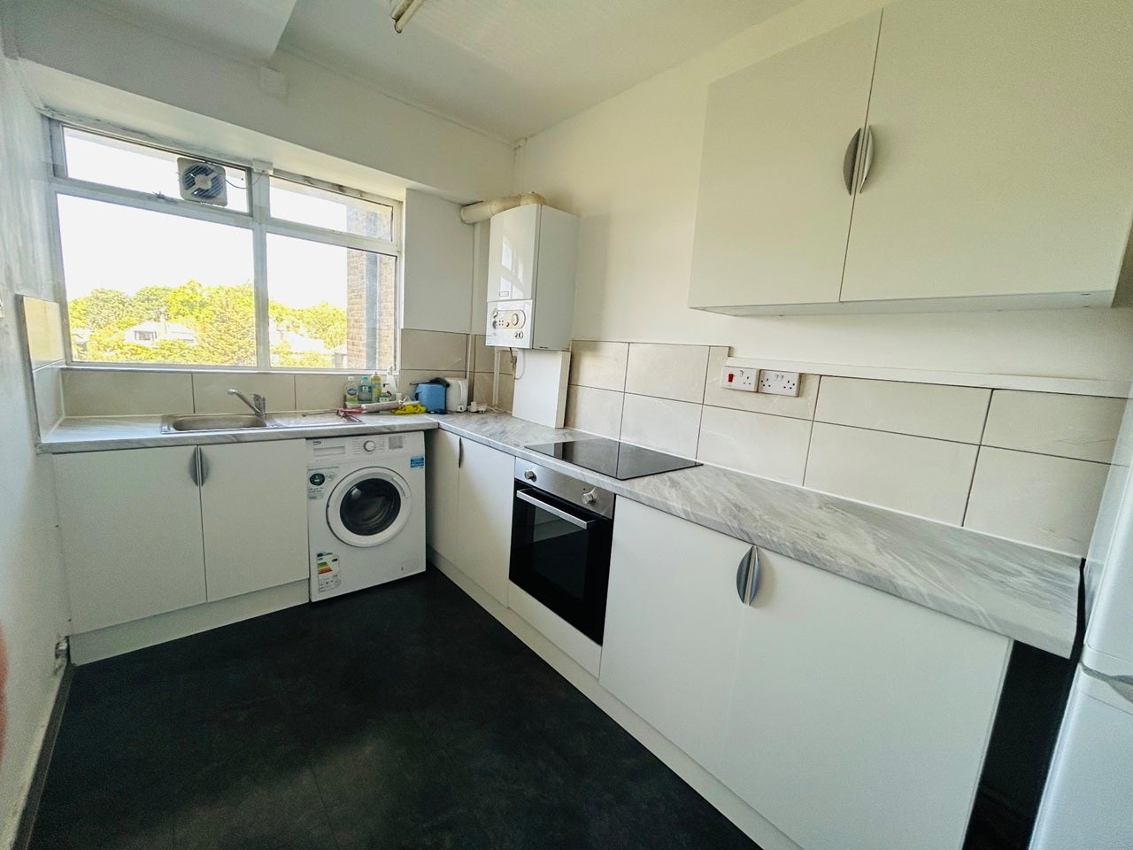 Room Rochester Square in Greater London