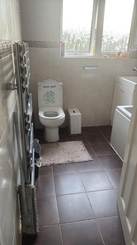 Room Lynn Road in Greater London