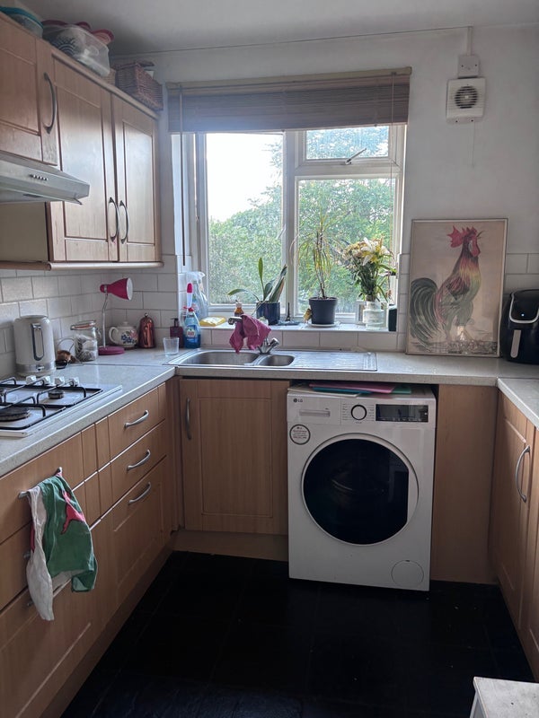 Room Dagnall Street in Greater London