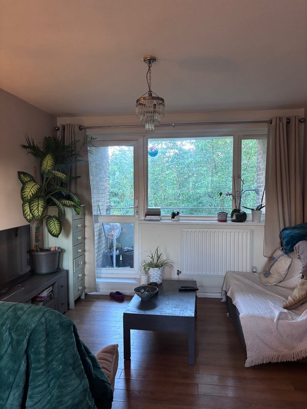 Room Dagnall Street in Greater London
