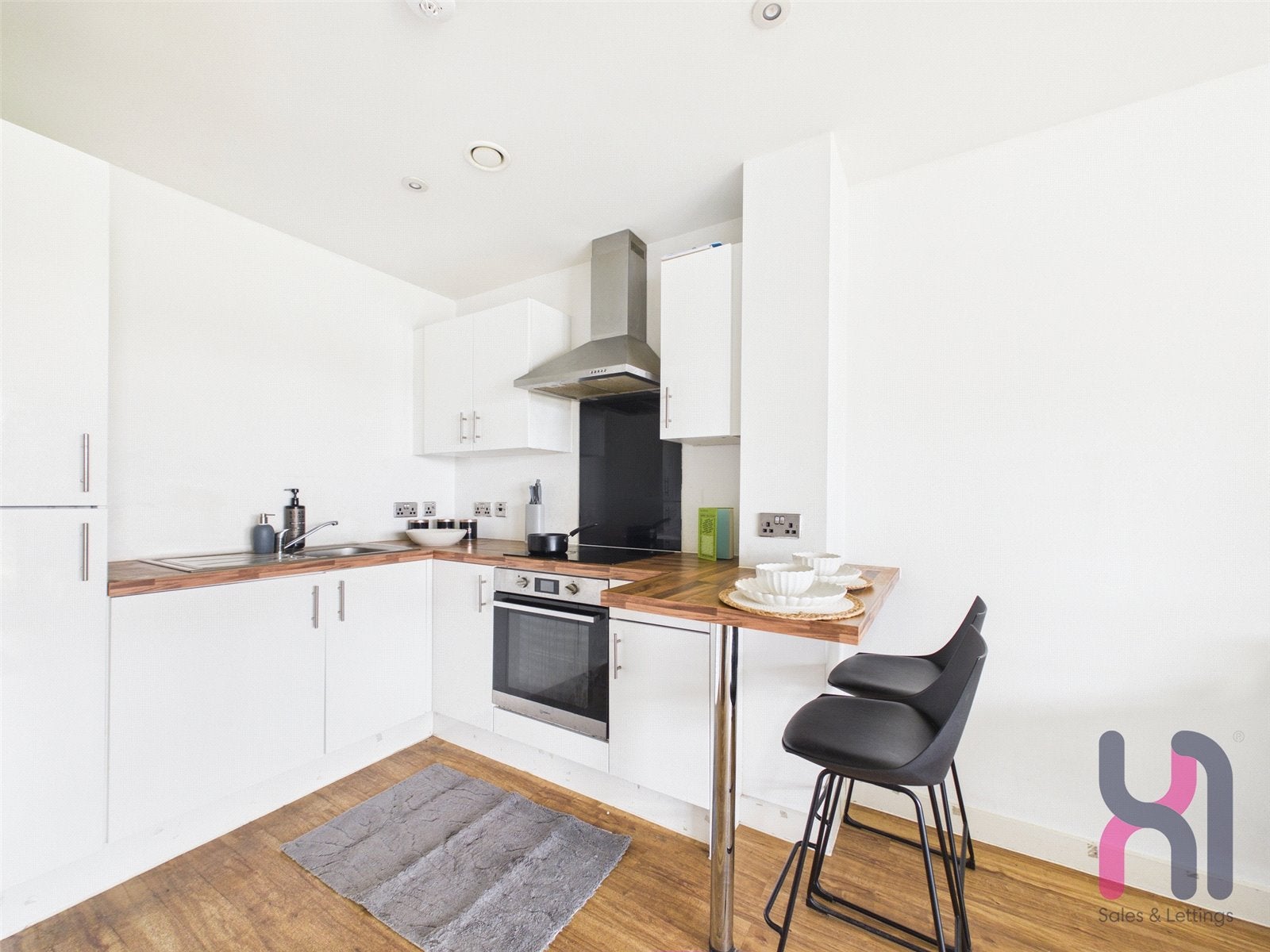 Flat Alphonsus Street in Manchester