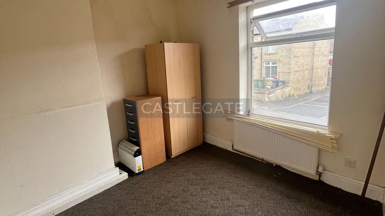 Flat Yews Hill Road in Kirklees