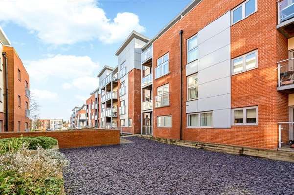 Flat Charrington Place in St Albans