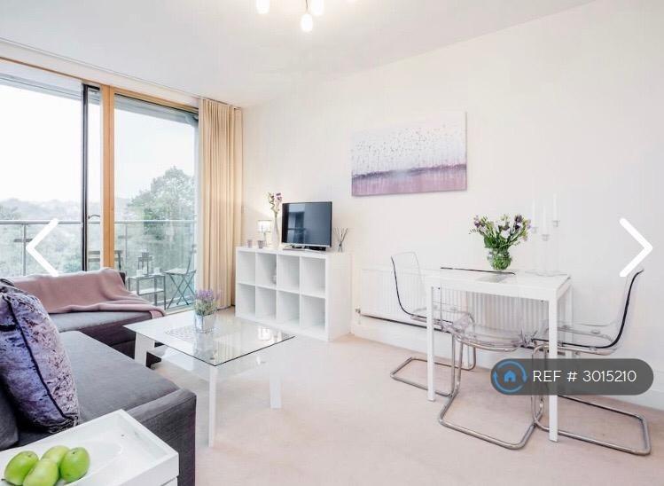 Flat Augustus Lane in Greater London