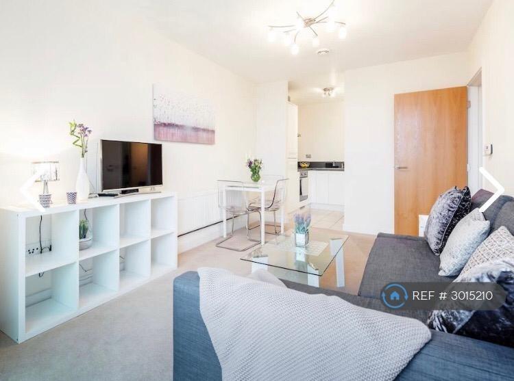 Flat Augustus Lane in Greater London