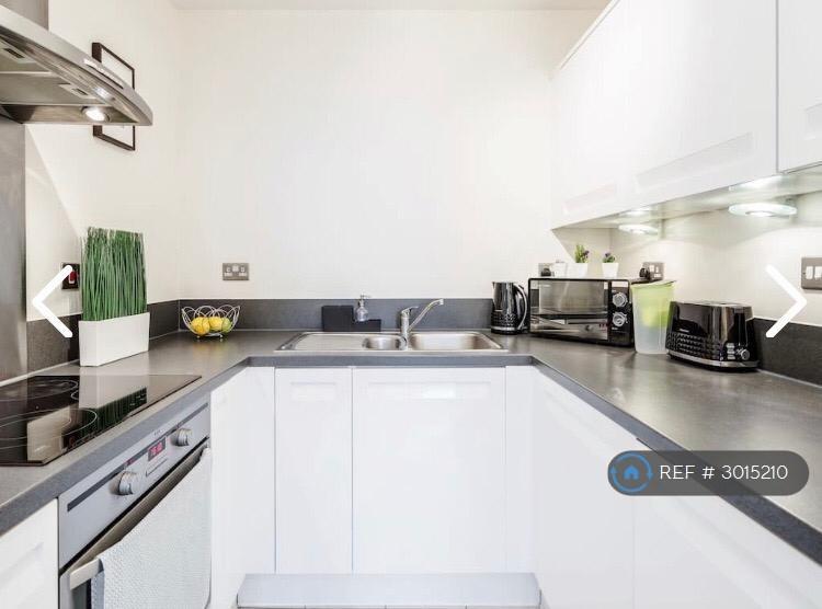 Flat Augustus Lane in Greater London