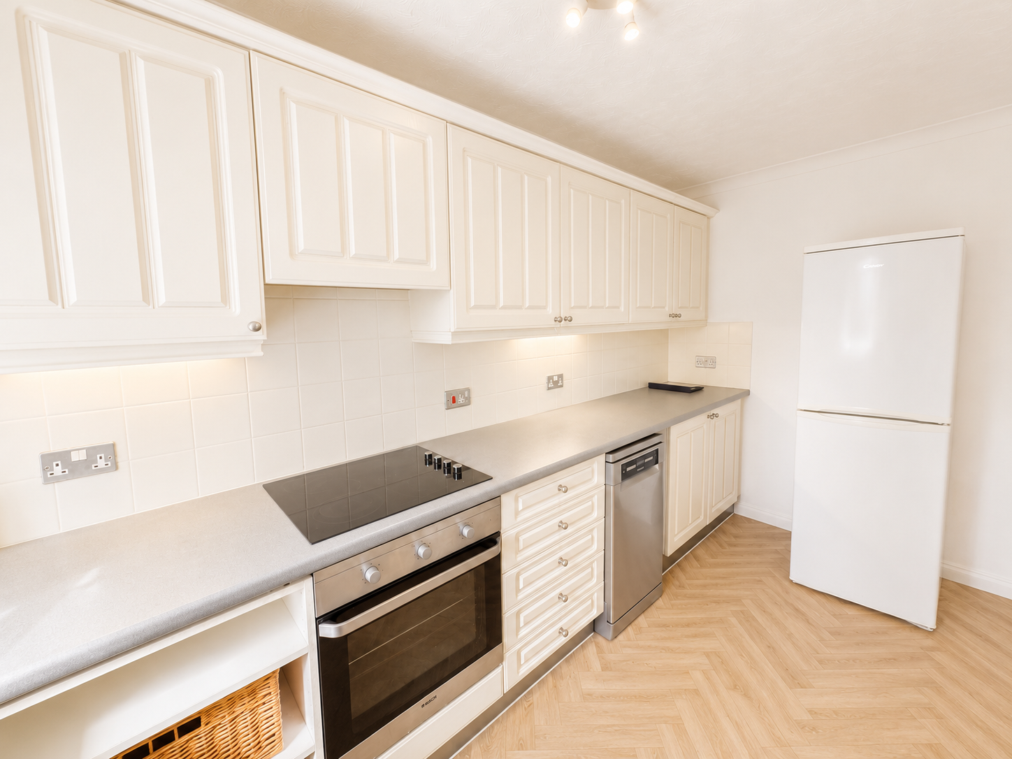 Flat Durham Avenue in Greater London