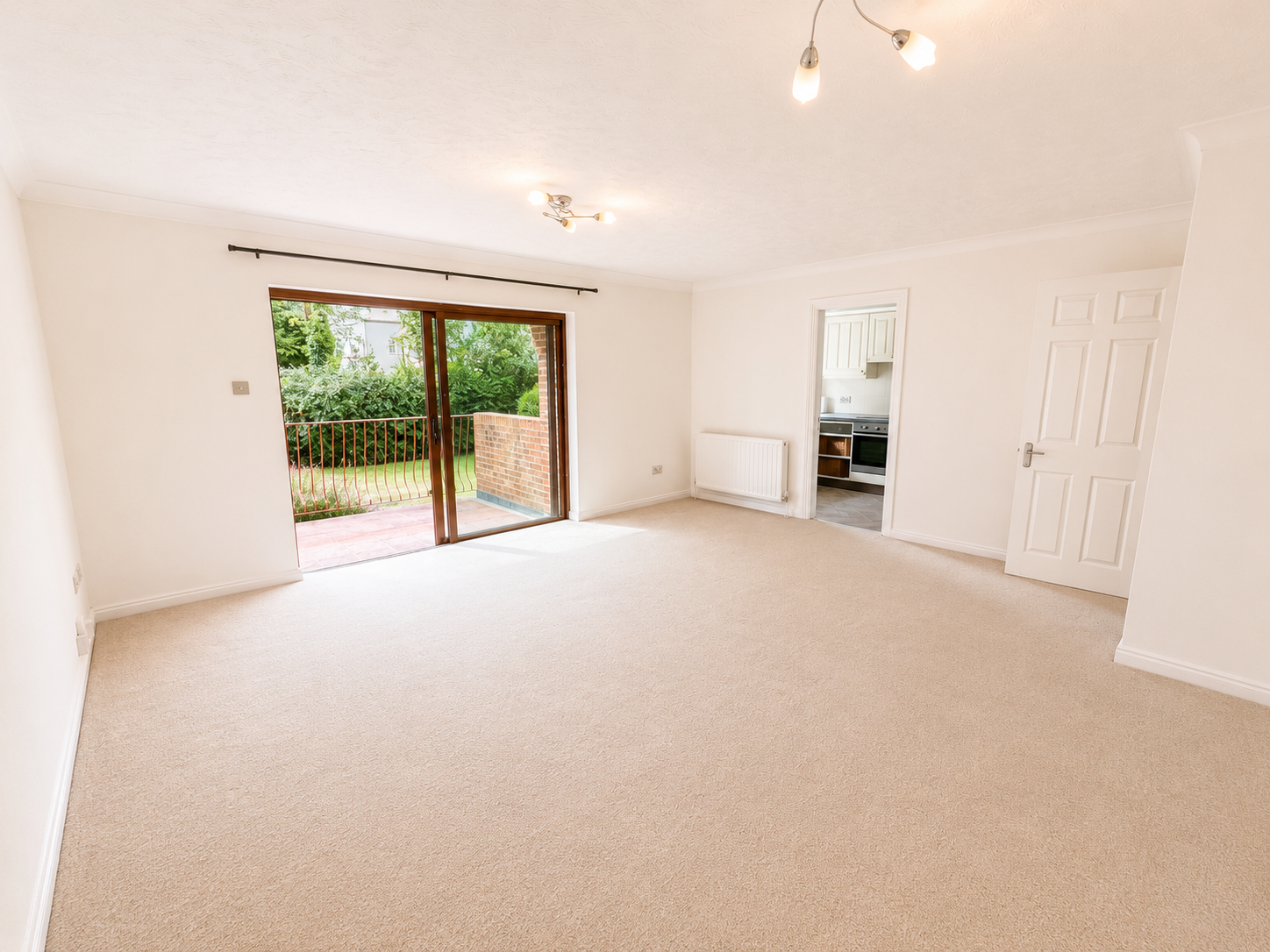 Flat Durham Avenue in Greater London