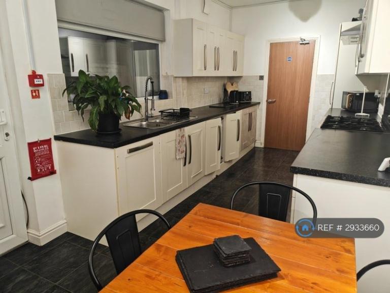 Room Hardshaw Street in St Helens