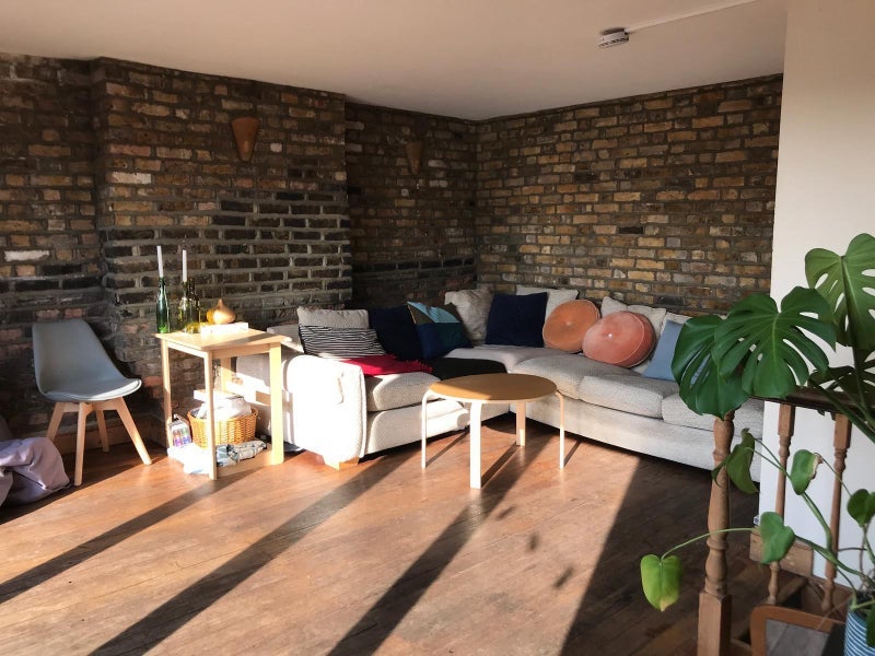 Flat Dunford Road in Greater London