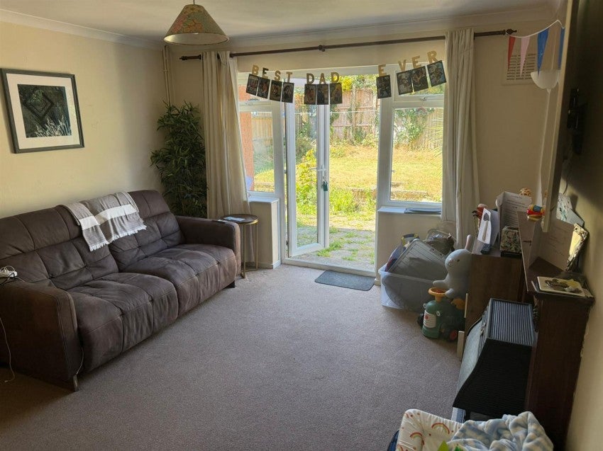 House Whittington Close in Warwick
