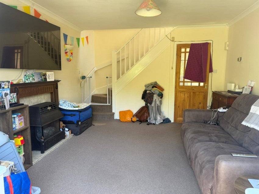 House Whittington Close in Warwick