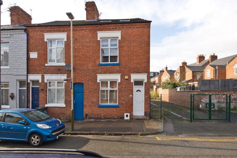 Room Avenue Road Extension in Leicester