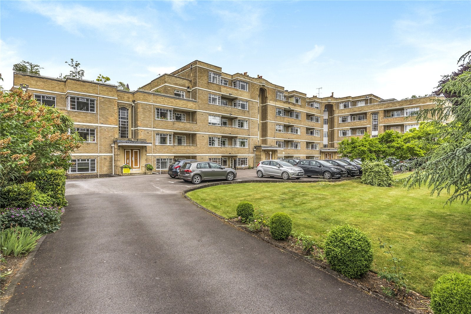 Flat Coach House Mews in Cheltenham