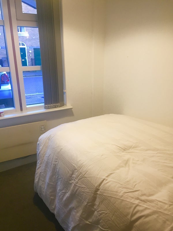 Room Arden Crescent in Greater London