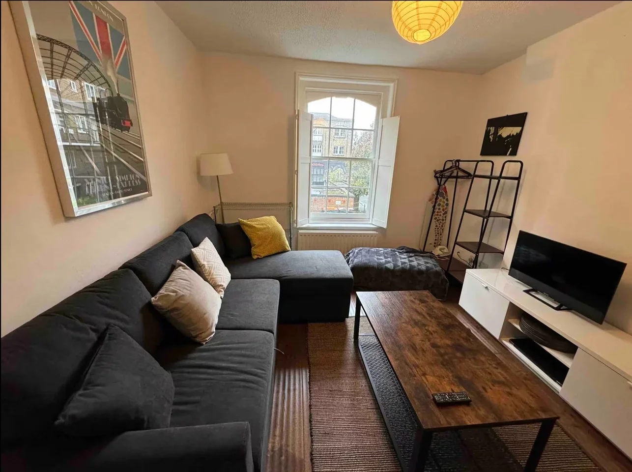 Flat Fanshaw Street in Greater London