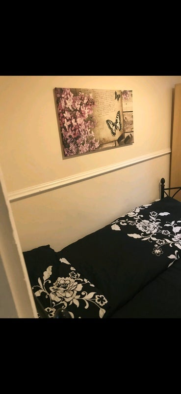 Room McLeod Road in Greater London