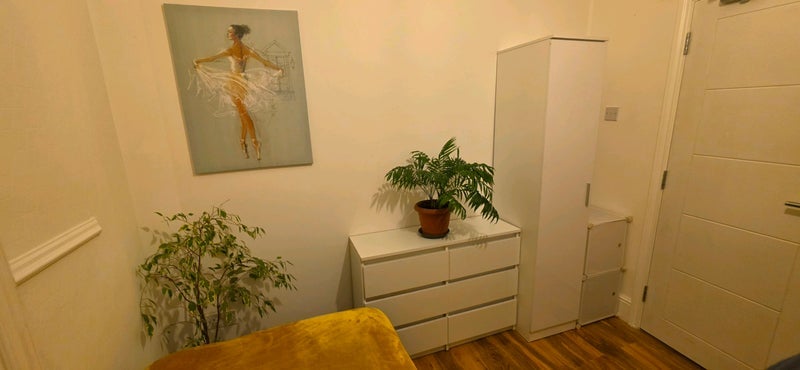Room McLeod Road in Greater London