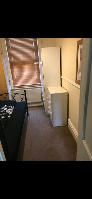 Room McLeod Road in Greater London