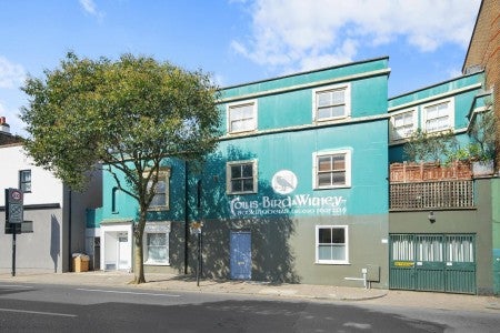 Flat Drayton Park Mews in Greater London