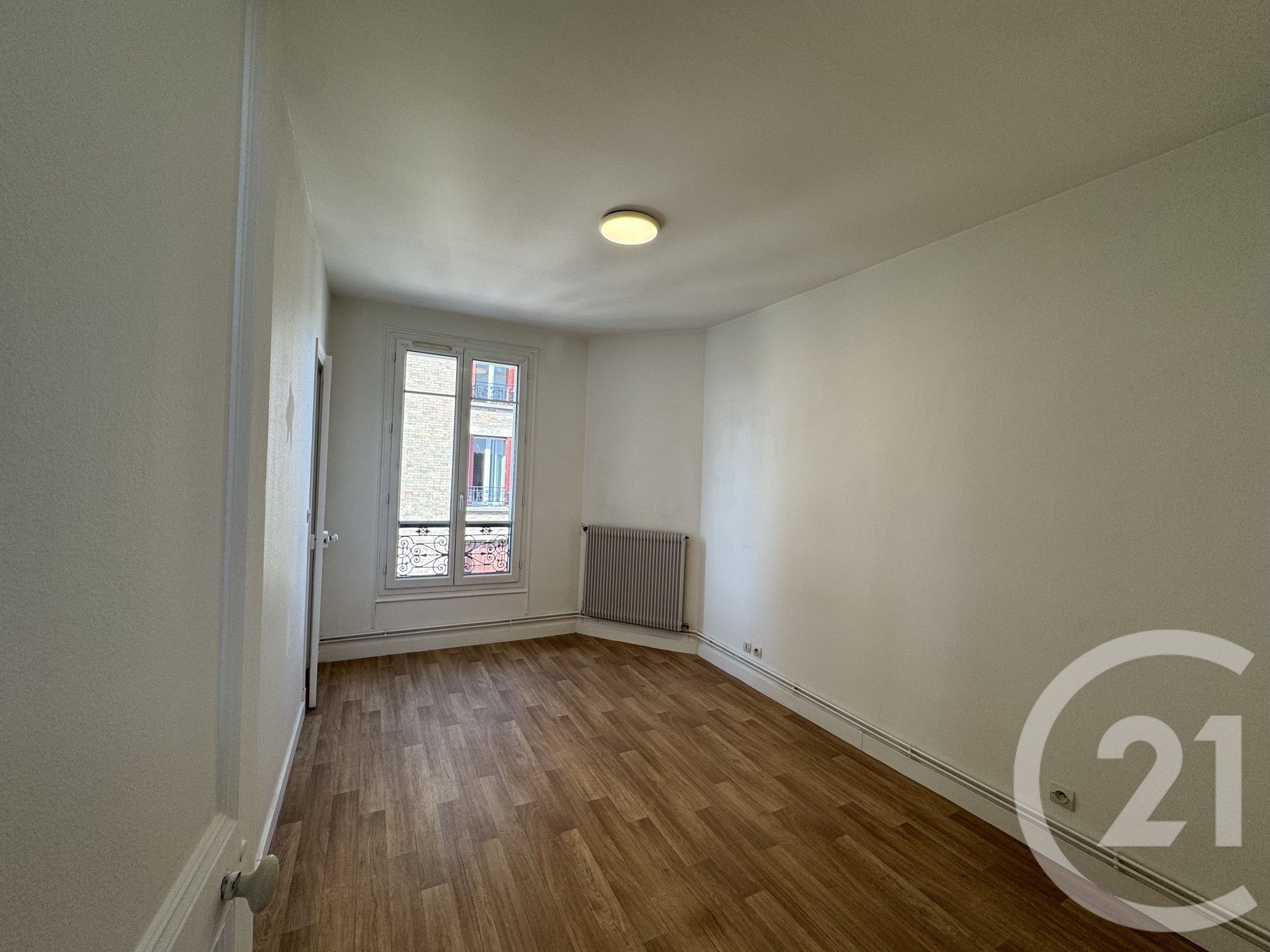Flat Boulevard Saint-Denis in Courbevoie