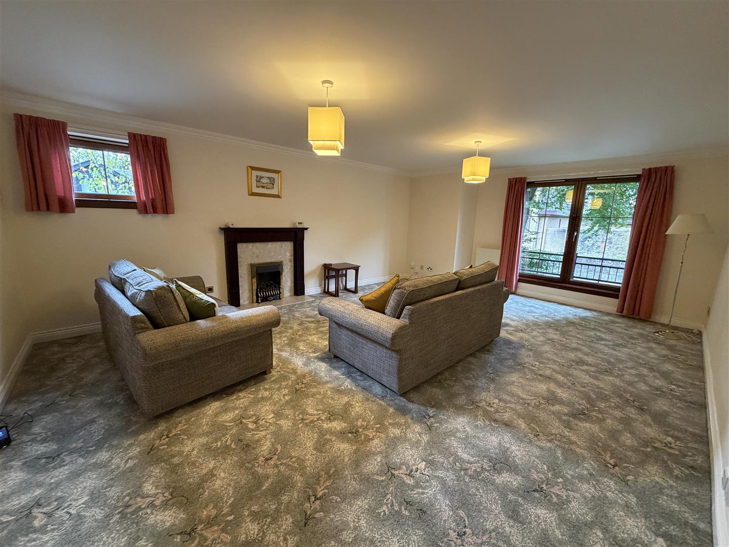 Flat West Chapelton Avenue in Bearsden