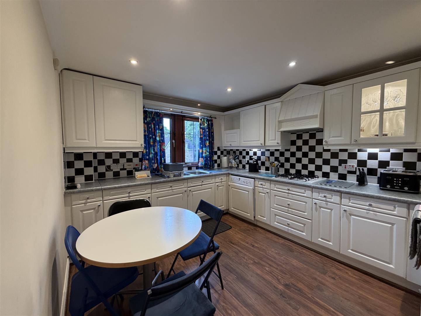 Flat West Chapelton Avenue in Bearsden