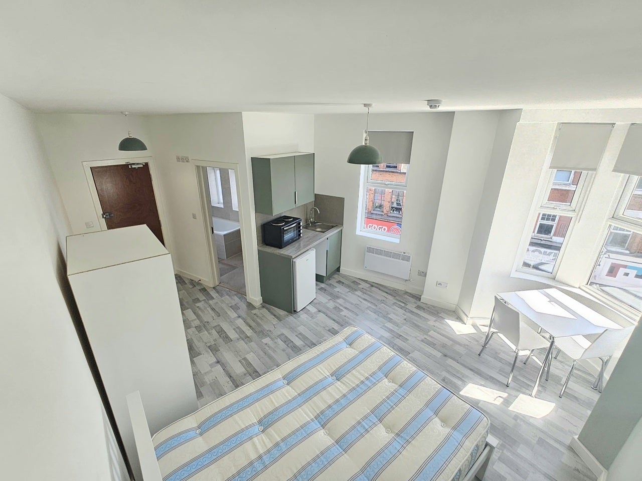 Room Tottenham Lane in Greater London