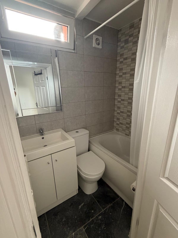 Room Maryland Square in Greater London