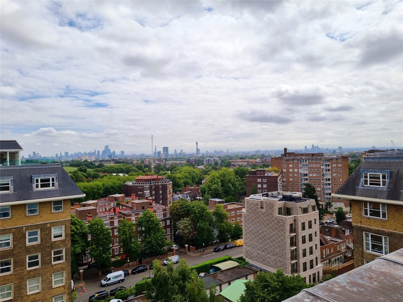 Flat Finchley Road in Greater London