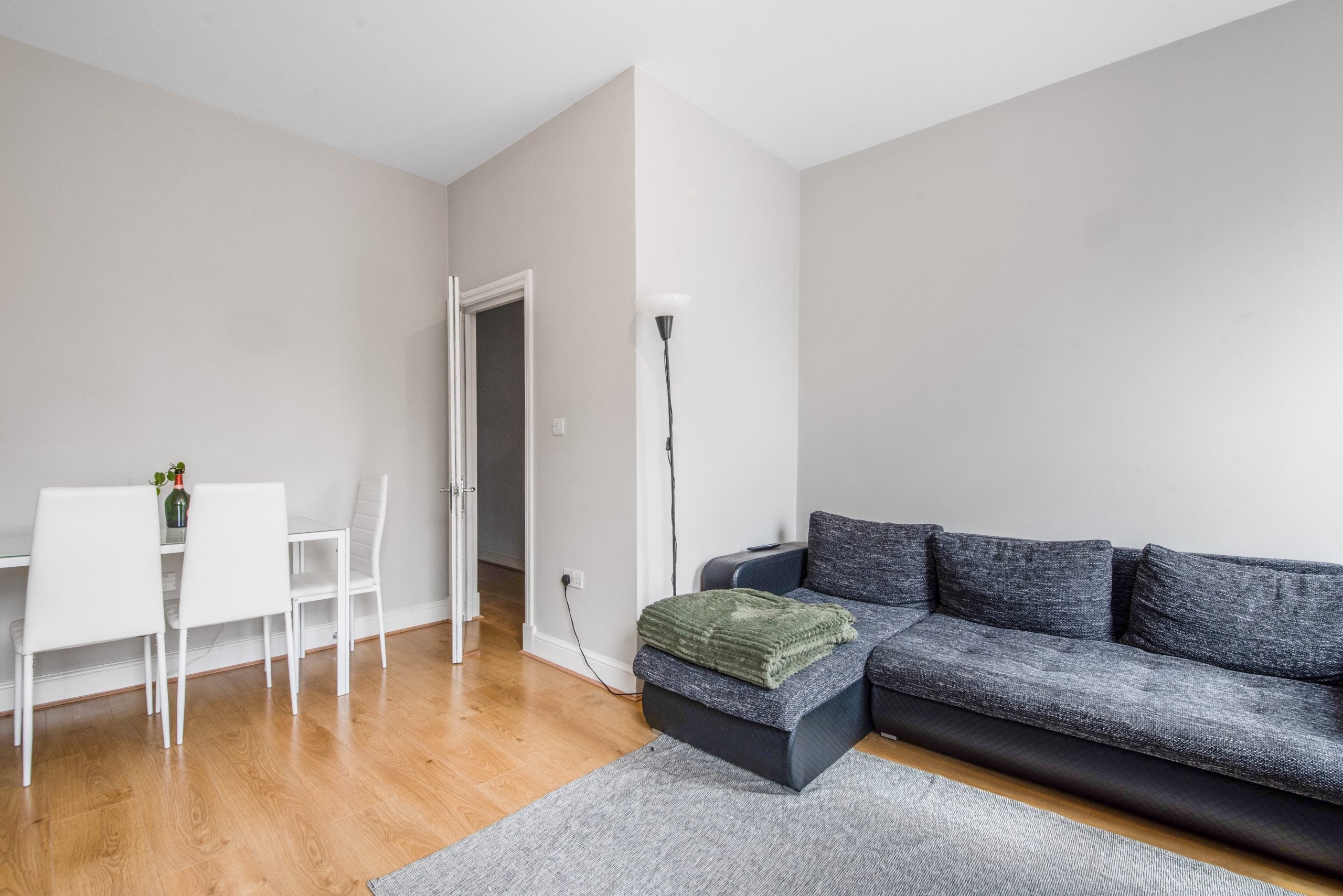 Flat Beaconsfield Terrace Road in Greater London