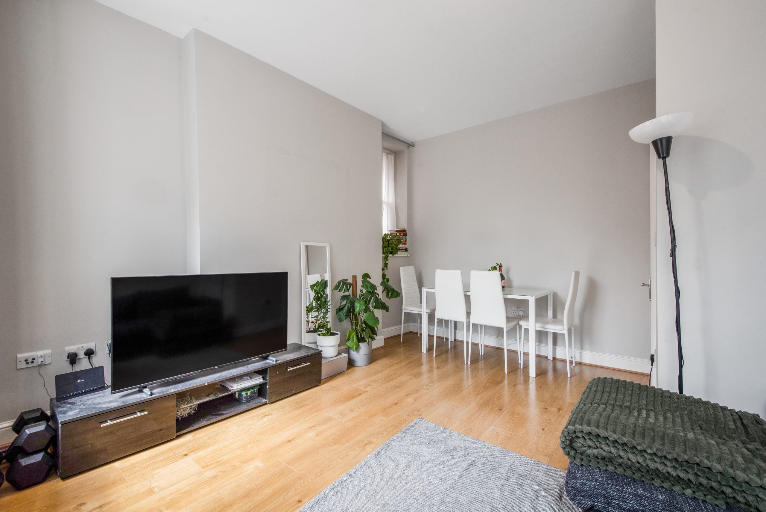 Flat Beaconsfield Terrace Road in Greater London