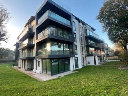 Flat Boscombe Cliff Road in Bournemouth