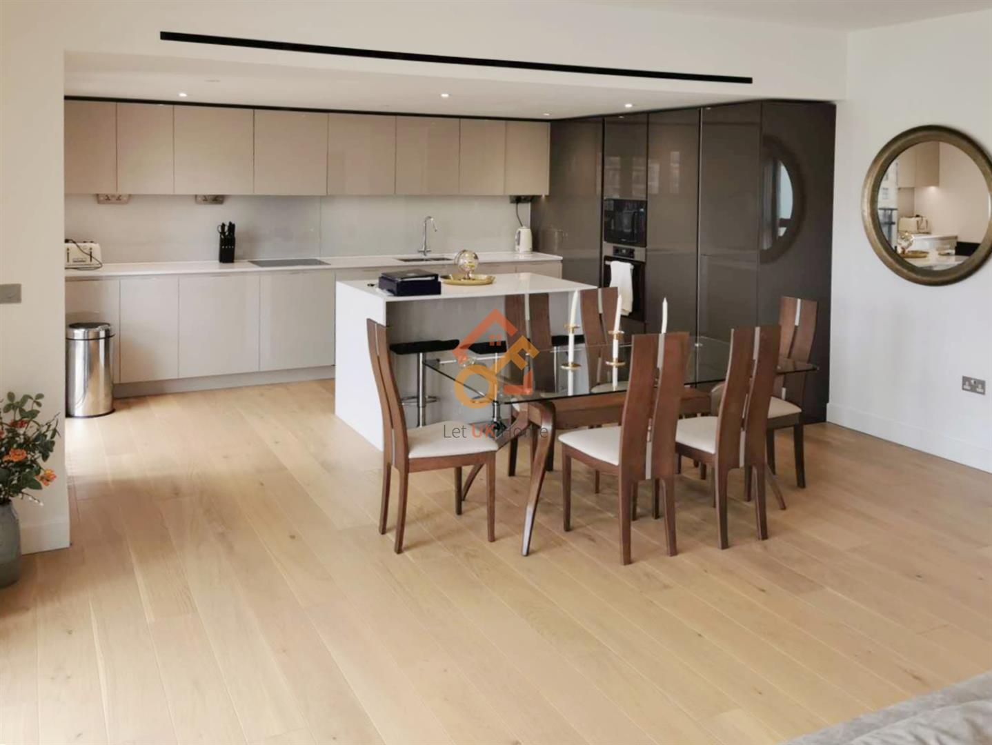 Flat Caversham Road in London