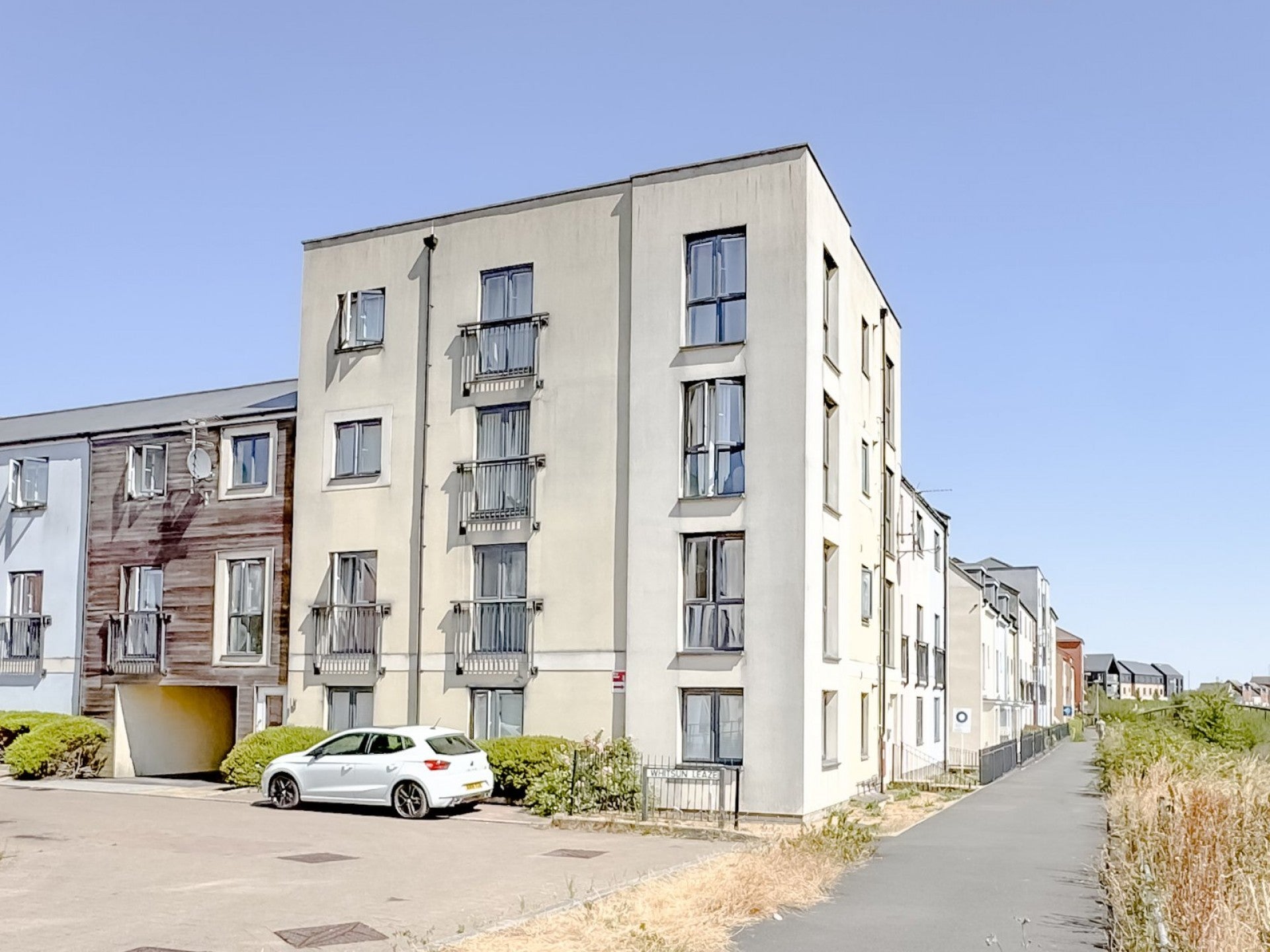 Flat Whitsun Leaze in Bristol