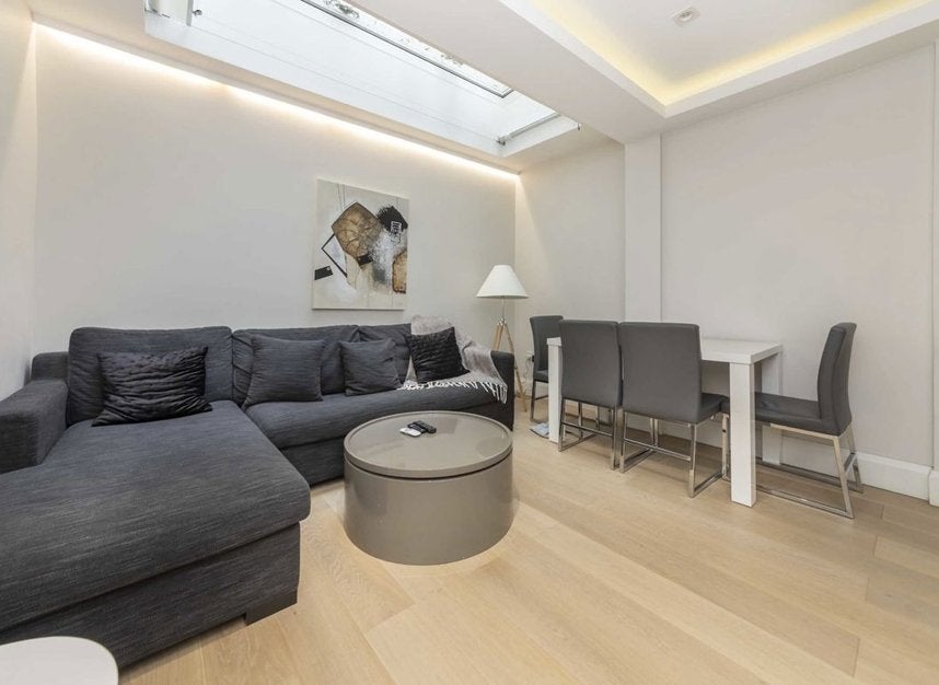 Flat Clanricarde Gardens in Greater London