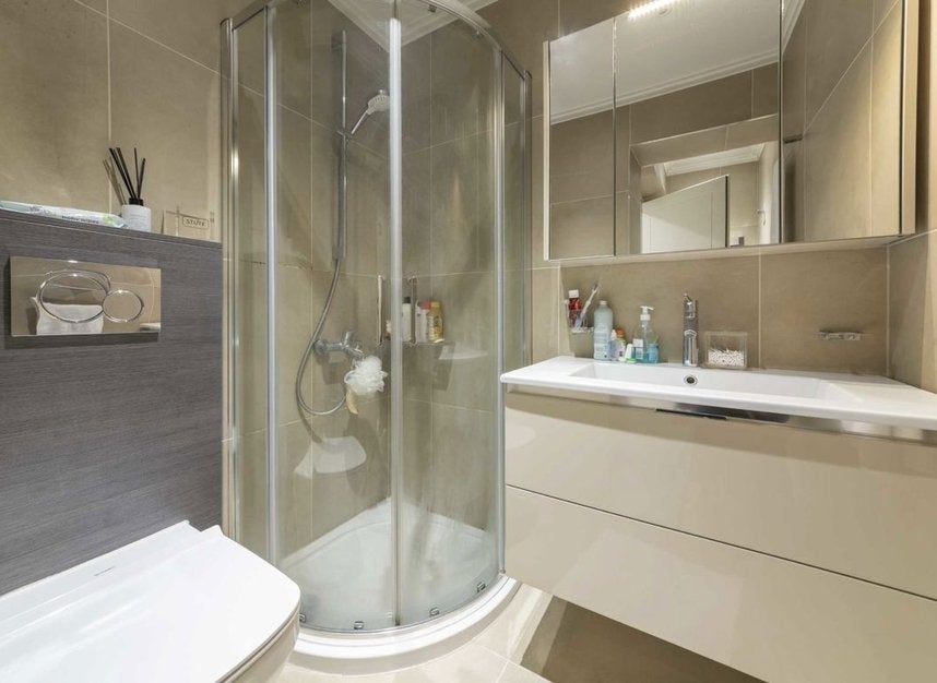 Flat Clanricarde Gardens in Greater London