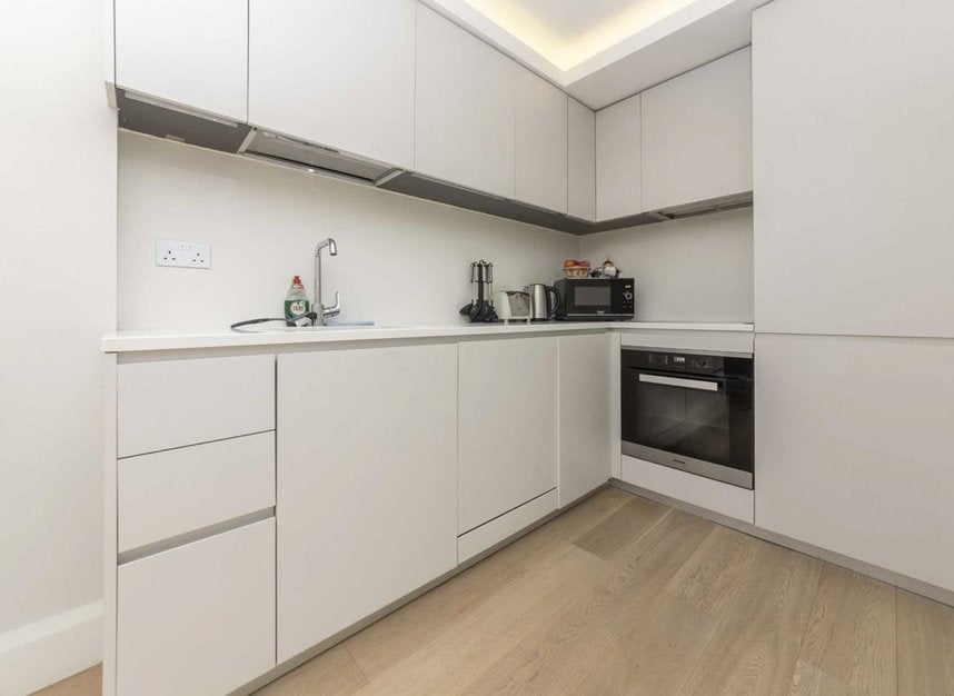 Flat Clanricarde Gardens in Greater London