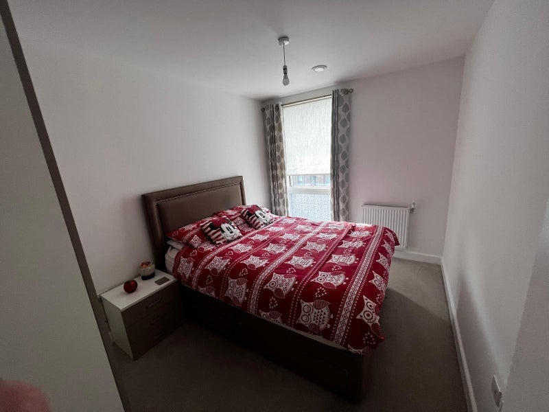 Room Adenmore Road in Greater London
