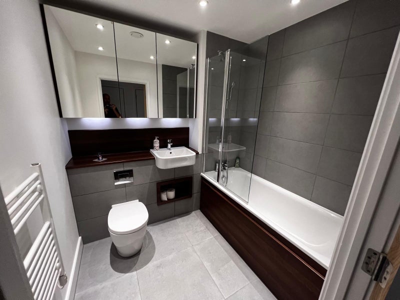 Room Adenmore Road in Greater London